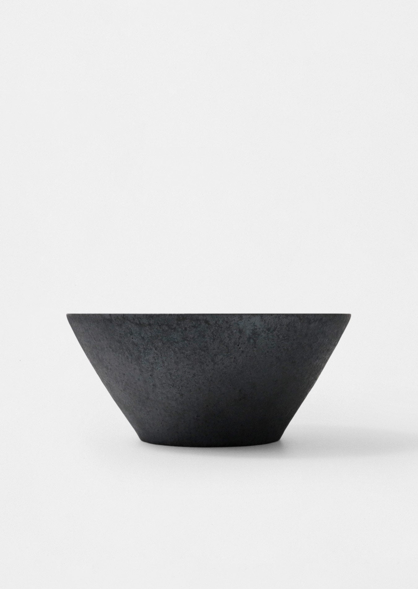 ANALOGEYES - 黒灰釉中鉢 15.5cm - 田代倫章 – directorscode.com ANALOGEYES - 黒灰釉中鉢 15.5cm - 田代倫章 – directorscode.com