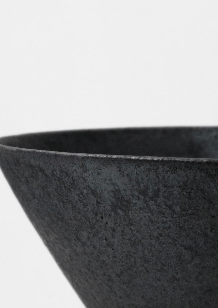 ANALOGEYES - 黒灰釉中鉢 15.5cm - 田代倫章 – directorscode.com